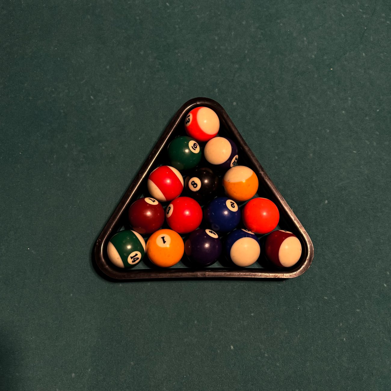 Kule do bilarda na stole bilardowym, pokój gier, bilard, agroturystyka w górach Gorce, małopolska noclegi