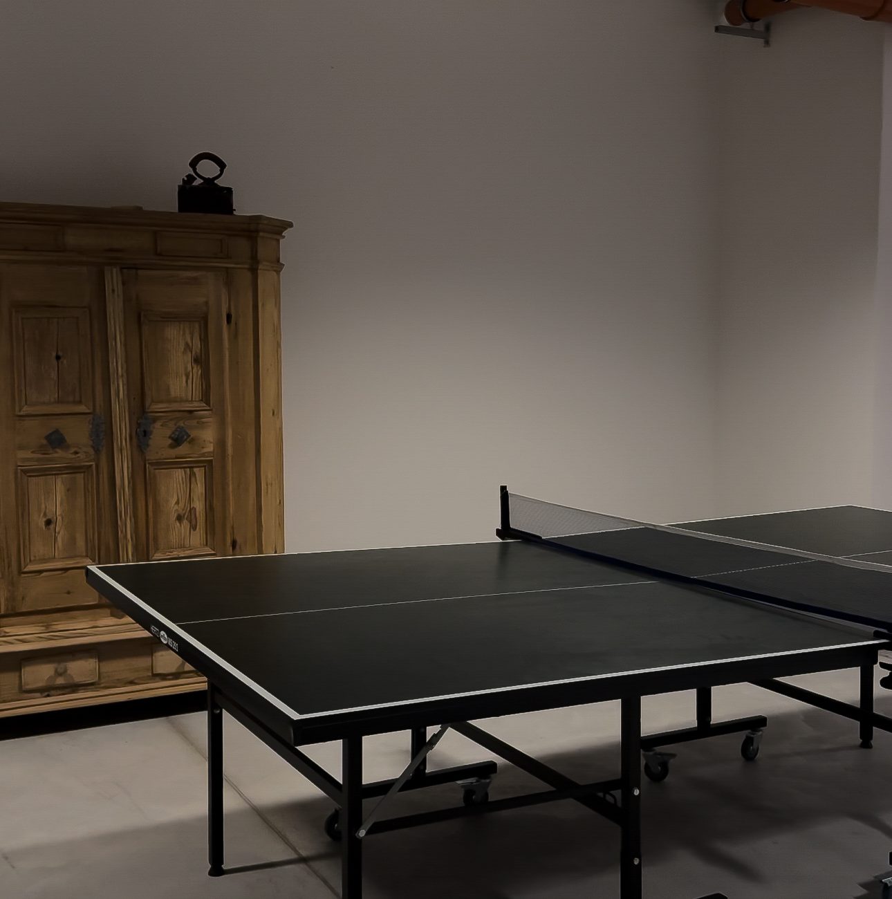 Pokój gier w garażu z stołem do pingponga, noclegi małopolska, agroturystyka w górach