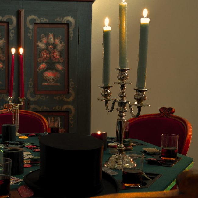 Wieczór pełen emocji przy stole do pokera w magicznym miejscu Polski.