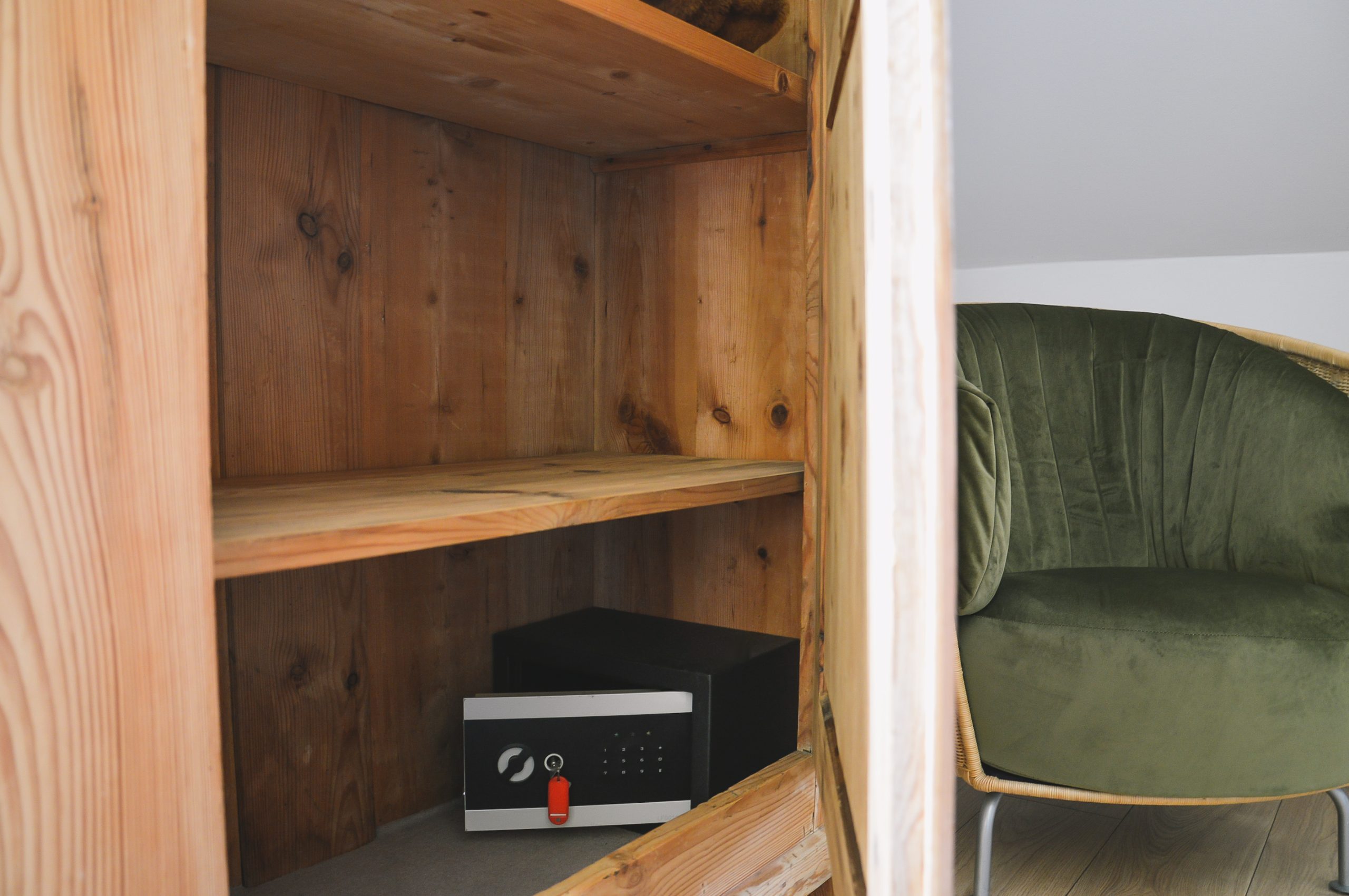 Zielony sielski apartament z antycznymi autentycznymi meblami, gmina Niedźwiedź, Małopolska, blisko Term Gorce